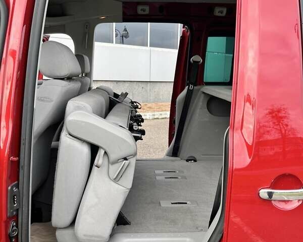 Красный Фольксваген Кадди, объемом двигателя 1.6 л и пробегом 220 тыс. км за 6950 $, фото 22 на Automoto.ua