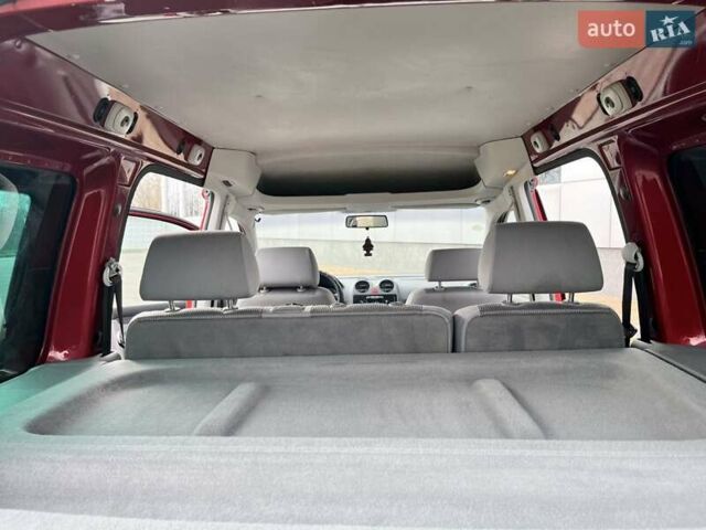 Красный Фольксваген Кадди, объемом двигателя 1.6 л и пробегом 220 тыс. км за 6950 $, фото 21 на Automoto.ua