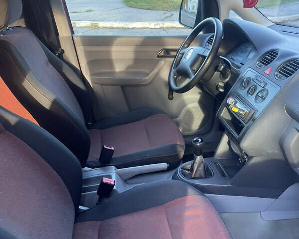 Красный Фольксваген Кадди, объемом двигателя 1.9 л и пробегом 246 тыс. км за 5900 $, фото 19 на Automoto.ua