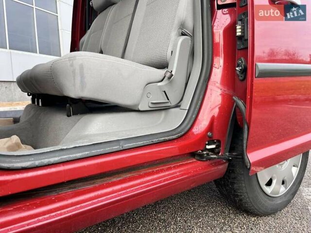 Красный Фольксваген Кадди, объемом двигателя 1.6 л и пробегом 220 тыс. км за 6950 $, фото 26 на Automoto.ua