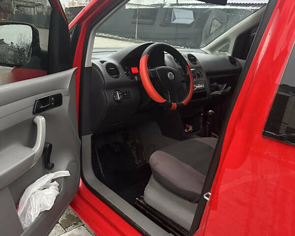 Красный Фольксваген Кадди, объемом двигателя 1.97 л и пробегом 230 тыс. км за 4800 $, фото 8 на Automoto.ua