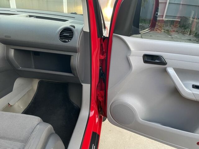 Красный Фольксваген Кадди, объемом двигателя 1.9 л и пробегом 269 тыс. км за 7000 $, фото 23 на Automoto.ua