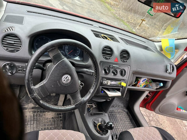 Красный Фольксваген Кадди, объемом двигателя 1.97 л и пробегом 300 тыс. км за 5500 $, фото 5 на Automoto.ua