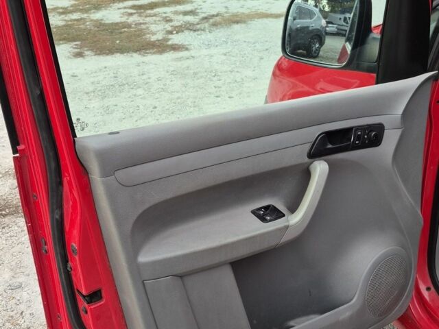 Червоний Фольксваген Кадді, об'ємом двигуна 2 л та пробігом 260 тис. км за 5500 $, фото 10 на Automoto.ua