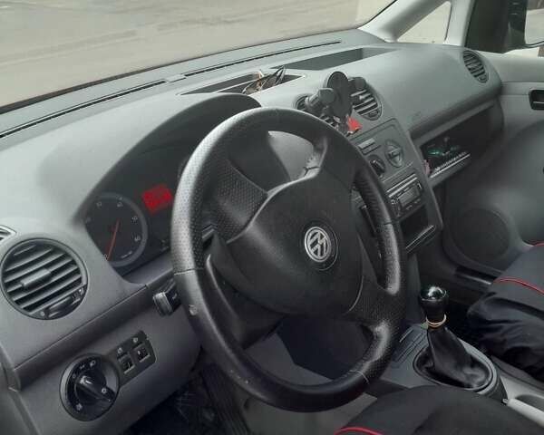 Красный Фольксваген Кадди, объемом двигателя 2 л и пробегом 270 тыс. км за 5300 $, фото 6 на Automoto.ua