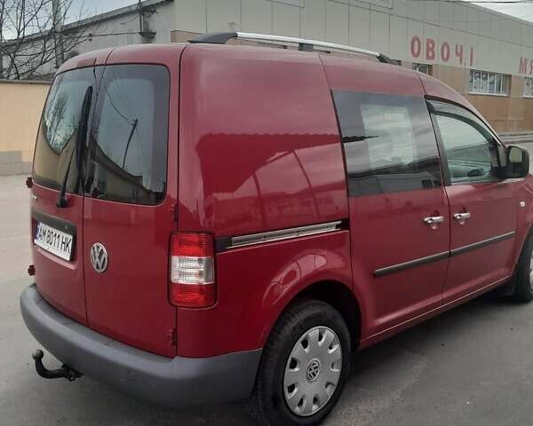 Красный Фольксваген Кадди, объемом двигателя 2 л и пробегом 270 тыс. км за 5300 $, фото 1 на Automoto.ua
