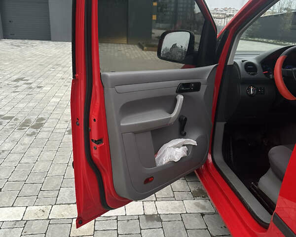 Красный Фольксваген Кадди, объемом двигателя 1.97 л и пробегом 230 тыс. км за 4800 $, фото 9 на Automoto.ua