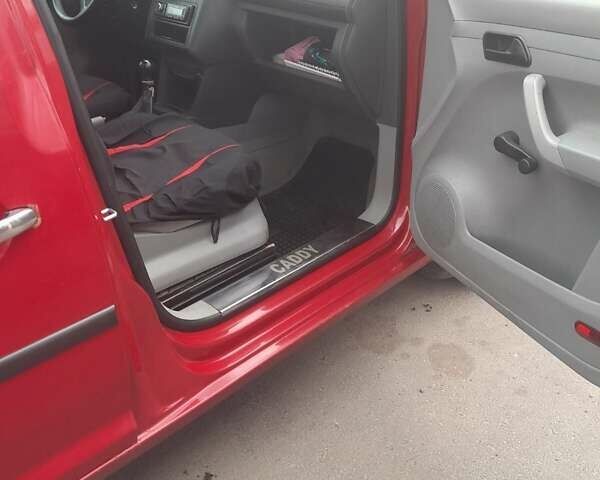 Красный Фольксваген Кадди, объемом двигателя 2 л и пробегом 270 тыс. км за 5300 $, фото 3 на Automoto.ua