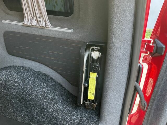 Красный Фольксваген Кадди, объемом двигателя 1.9 л и пробегом 269 тыс. км за 7000 $, фото 9 на Automoto.ua