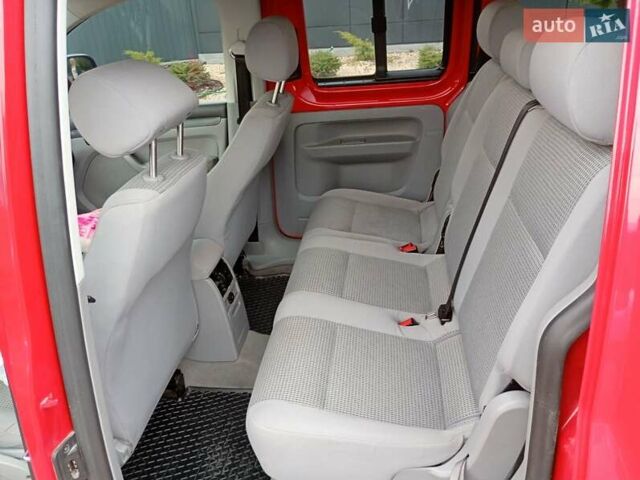 Красный Фольксваген Кадди, объемом двигателя 1.6 л и пробегом 227 тыс. км за 6500 $, фото 2 на Automoto.ua