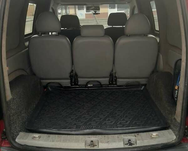 Красный Фольксваген Кадди, объемом двигателя 2 л и пробегом 270 тыс. км за 5300 $, фото 5 на Automoto.ua