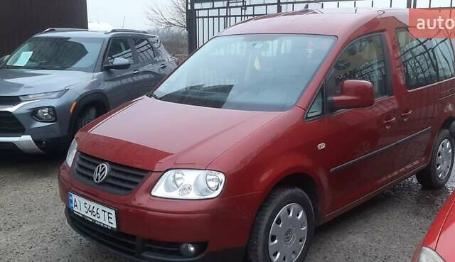 Красный Фольксваген Кадди, объемом двигателя 2 л и пробегом 216 тыс. км за 8800 $, фото 1 на Automoto.ua