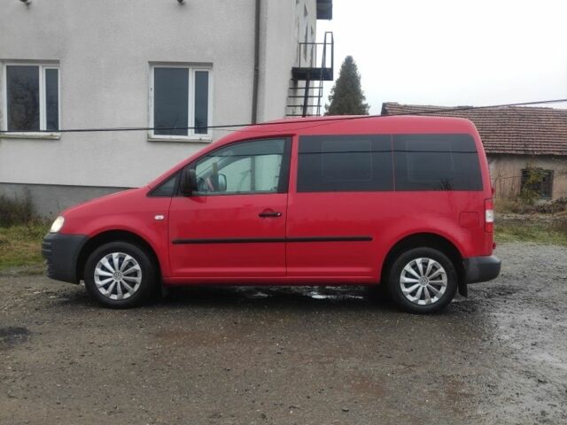 Красный Фольксваген Кадди, объемом двигателя 2 л и пробегом 226 тыс. км за 4600 $, фото 3 на Automoto.ua