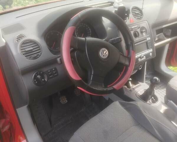Красный Фольксваген Кадди, объемом двигателя 1.9 л и пробегом 353 тыс. км за 5500 $, фото 26 на Automoto.ua