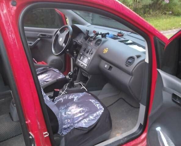 Красный Фольксваген Кадди, объемом двигателя 1.9 л и пробегом 431 тыс. км за 6500 $, фото 3 на Automoto.ua