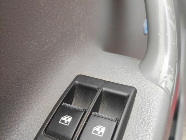 Красный Фольксваген Кадди, объемом двигателя 2 л и пробегом 226 тыс. км за 4600 $, фото 14 на Automoto.ua