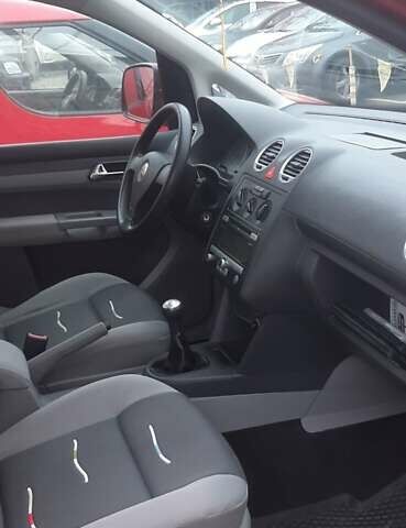 Красный Фольксваген Кадди, объемом двигателя 2 л и пробегом 216 тыс. км за 8800 $, фото 8 на Automoto.ua