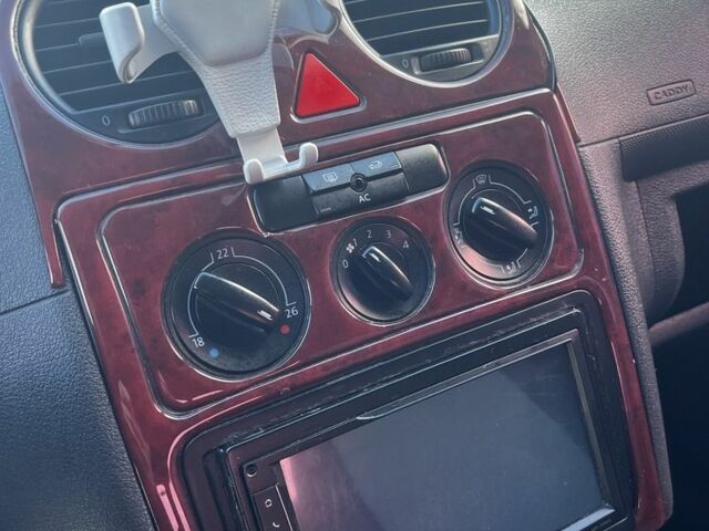 Красный Фольксваген Кадди, объемом двигателя 2 л и пробегом 285 тыс. км за 5400 $, фото 12 на Automoto.ua