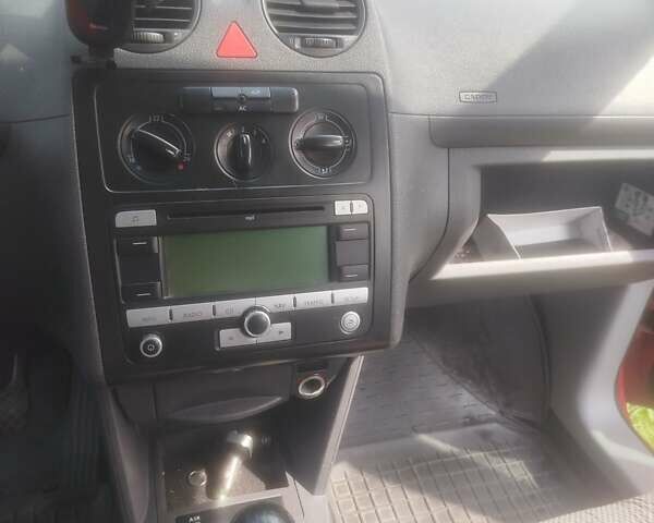 Красный Фольксваген Кадди, объемом двигателя 1.9 л и пробегом 353 тыс. км за 5500 $, фото 9 на Automoto.ua