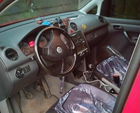 Красный Фольксваген Кадди, объемом двигателя 1.9 л и пробегом 431 тыс. км за 6500 $, фото 5 на Automoto.ua