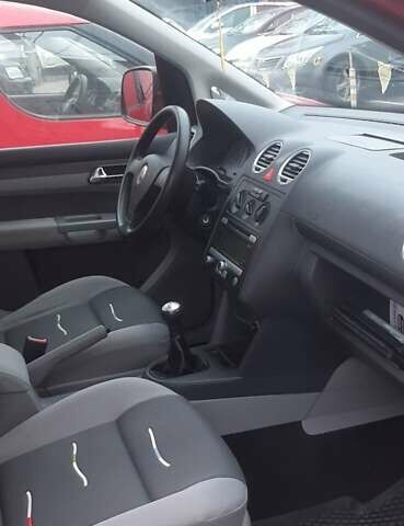 Красный Фольксваген Кадди, объемом двигателя 2 л и пробегом 216 тыс. км за 8800 $, фото 25 на Automoto.ua