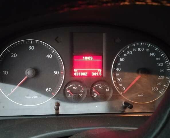 Красный Фольксваген Кадди, объемом двигателя 1.9 л и пробегом 431 тыс. км за 6500 $, фото 2 на Automoto.ua