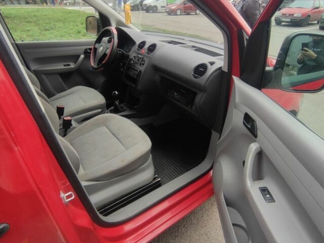 Красный Фольксваген Кадди, объемом двигателя 2 л и пробегом 226 тыс. км за 4600 $, фото 10 на Automoto.ua