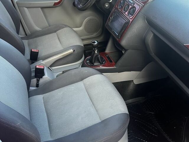 Красный Фольксваген Кадди, объемом двигателя 2 л и пробегом 285 тыс. км за 5400 $, фото 11 на Automoto.ua