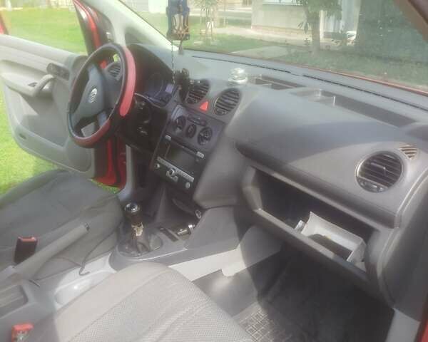 Красный Фольксваген Кадди, объемом двигателя 1.9 л и пробегом 353 тыс. км за 5500 $, фото 8 на Automoto.ua