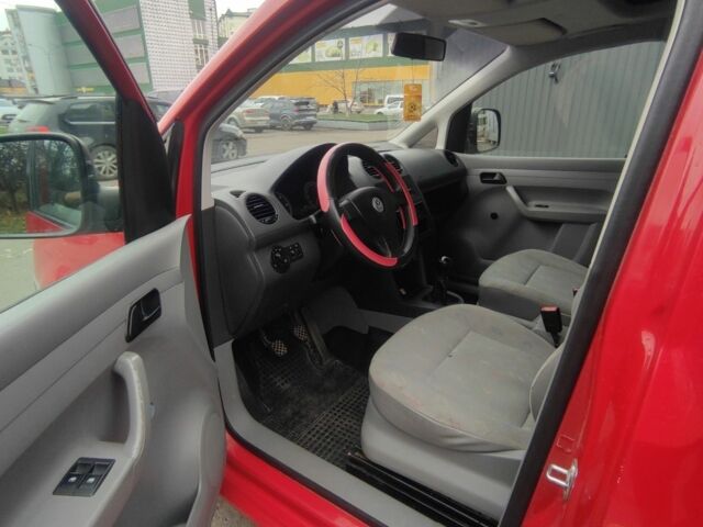 Красный Фольксваген Кадди, объемом двигателя 2 л и пробегом 226 тыс. км за 4600 $, фото 13 на Automoto.ua