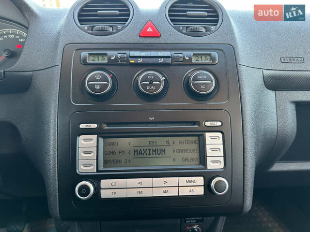 Красный Фольксваген Кадди, объемом двигателя 1.6 л и пробегом 210 тыс. км за 8999 $, фото 85 на Automoto.ua