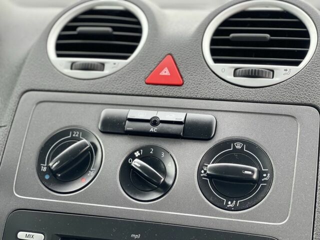 Красный Фольксваген Кадди, объемом двигателя 1.6 л и пробегом 173 тыс. км за 7300 $, фото 23 на Automoto.ua