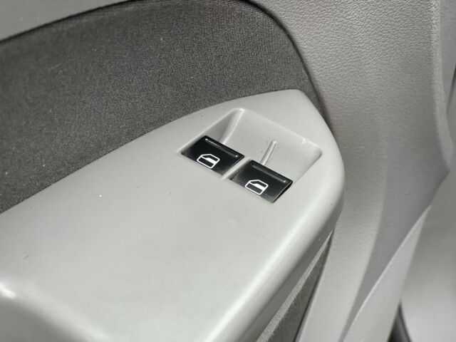 Красный Фольксваген Кадди, объемом двигателя 1.6 л и пробегом 173 тыс. км за 7300 $, фото 21 на Automoto.ua