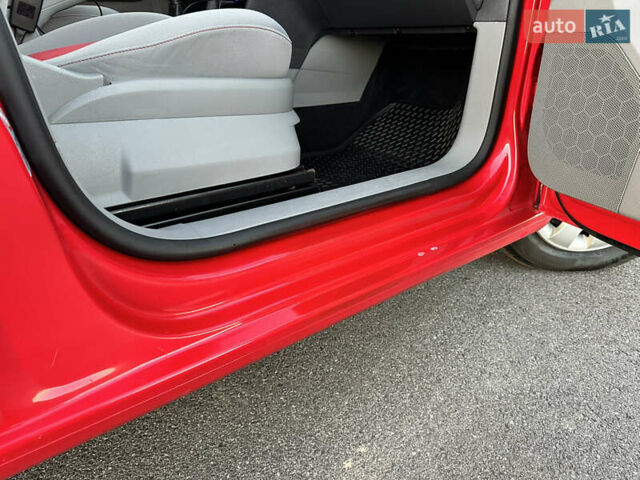 Красный Фольксваген Кадди, объемом двигателя 1.6 л и пробегом 210 тыс. км за 8999 $, фото 50 на Automoto.ua