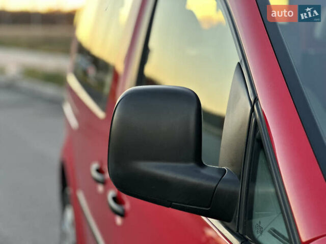 Красный Фольксваген Кадди, объемом двигателя 1.6 л и пробегом 210 тыс. км за 8999 $, фото 17 на Automoto.ua