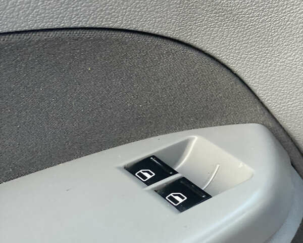 Красный Фольксваген Кадди, объемом двигателя 1.6 л и пробегом 173 тыс. км за 6299 $, фото 18 на Automoto.ua