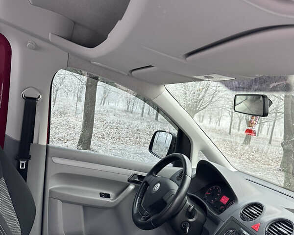 Красный Фольксваген Кадди, объемом двигателя 1.4 л и пробегом 116 тыс. км за 7400 $, фото 40 на Automoto.ua