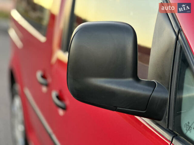 Красный Фольксваген Кадди, объемом двигателя 1.6 л и пробегом 210 тыс. км за 8999 $, фото 34 на Automoto.ua