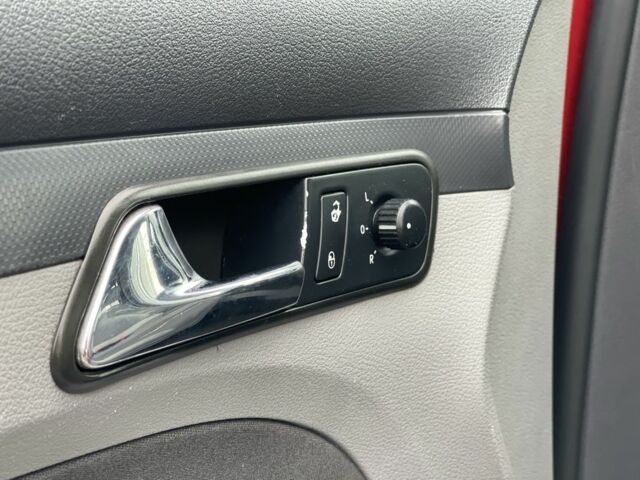 Красный Фольксваген Кадди, объемом двигателя 1.6 л и пробегом 173 тыс. км за 7300 $, фото 22 на Automoto.ua