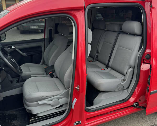 Красный Фольксваген Кадди, объемом двигателя 1.6 л и пробегом 218 тыс. км за 7200 $, фото 9 на Automoto.ua