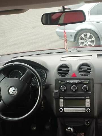 Красный Фольксваген Кадди, объемом двигателя 1.6 л и пробегом 279 тыс. км за 7699 $, фото 7 на Automoto.ua