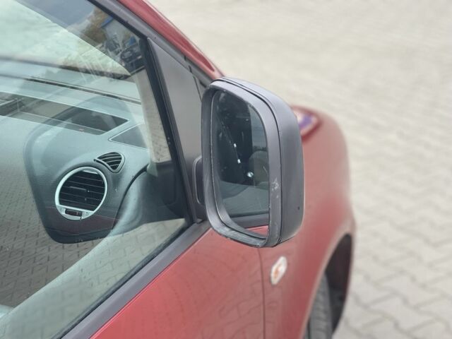 Красный Фольксваген Кадди, объемом двигателя 1.6 л и пробегом 173 тыс. км за 7300 $, фото 4 на Automoto.ua