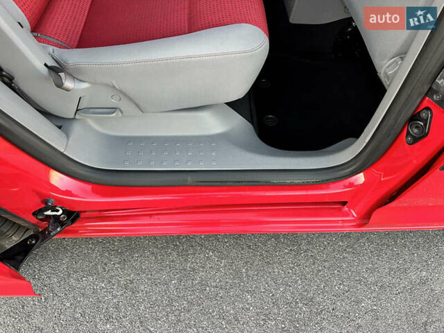 Красный Фольксваген Кадди, объемом двигателя 1.6 л и пробегом 210 тыс. км за 8999 $, фото 54 на Automoto.ua