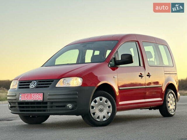 Красный Фольксваген Кадди, объемом двигателя 1.6 л и пробегом 210 тыс. км за 8999 $, фото 1 на Automoto.ua