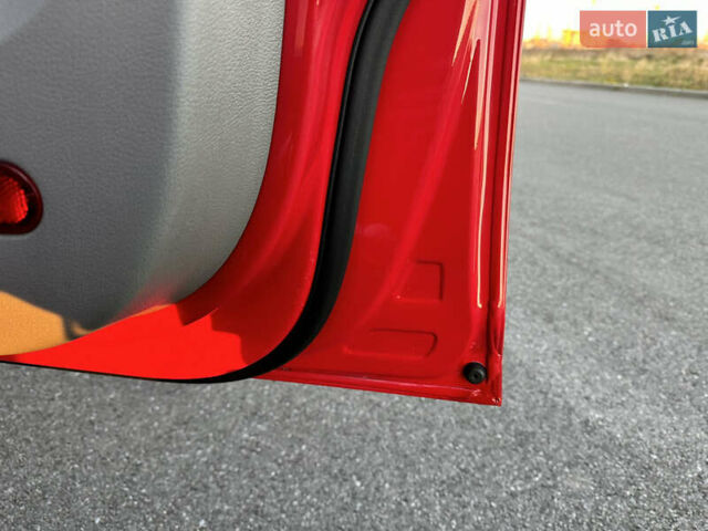 Красный Фольксваген Кадди, объемом двигателя 1.6 л и пробегом 210 тыс. км за 8999 $, фото 51 на Automoto.ua