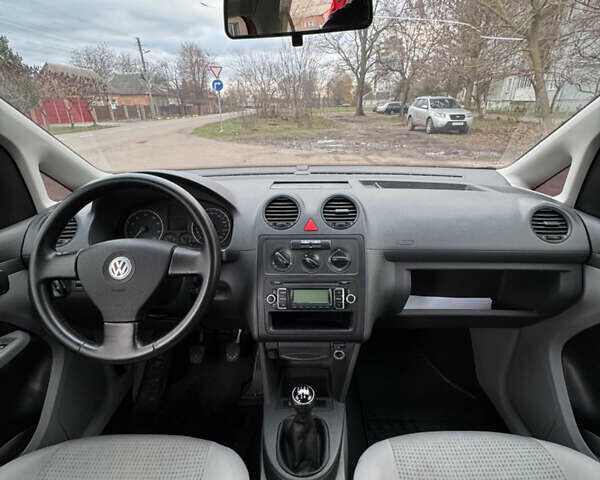 Красный Фольксваген Кадди, объемом двигателя 1.6 л и пробегом 218 тыс. км за 7200 $, фото 12 на Automoto.ua