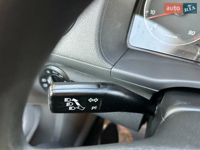 Красный Фольксваген Кадди, объемом двигателя 1.6 л и пробегом 210 тыс. км за 8999 $, фото 83 на Automoto.ua