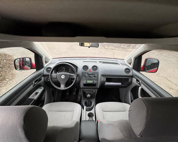 Красный Фольксваген Кадди, объемом двигателя 1.6 л и пробегом 218 тыс. км за 7200 $, фото 13 на Automoto.ua