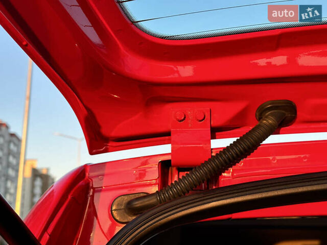 Красный Фольксваген Кадди, объемом двигателя 1.6 л и пробегом 210 тыс. км за 8999 $, фото 58 на Automoto.ua