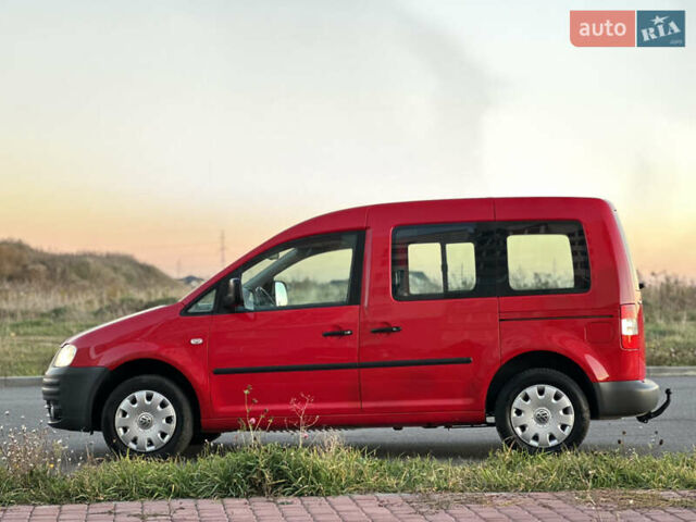 Красный Фольксваген Кадди, объемом двигателя 1.6 л и пробегом 210 тыс. км за 8999 $, фото 22 на Automoto.ua
